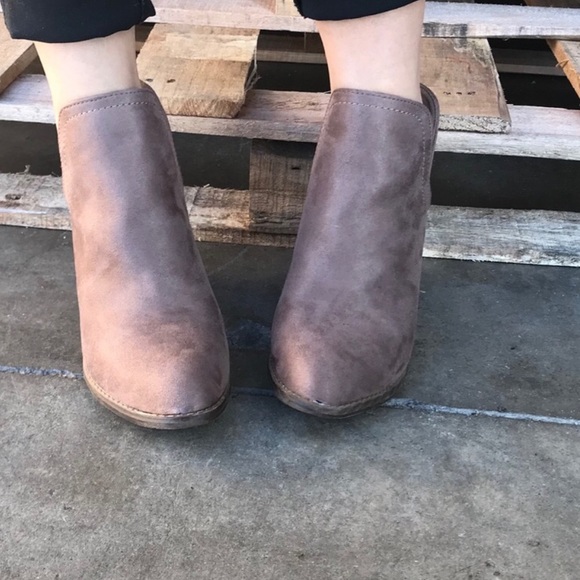 Taupe side cut out gold trim booties - Picture 4 of 6